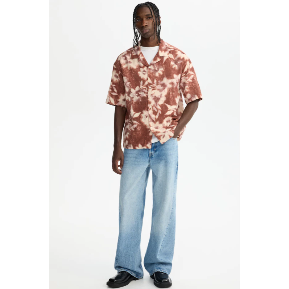H&M(เอชแอนด์เอ็ม) เสื้อเชิ้ตรีสอร์ตทรงสบาย Men Relaxed Fit Resort shirt 1315746_1
