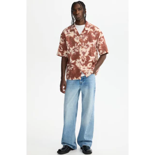H&M(เอชแอนด์เอ็ม) เสื้อเชิ้ตรีสอร์ตทรงสบาย Men Relaxed Fit Resort shirt 1315746_1