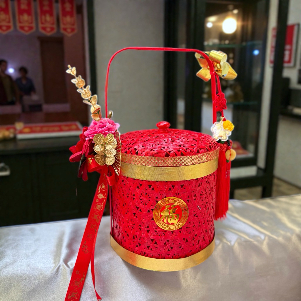 ชะลอมตรุษจีน ชะลอมสานลายพิกุล ชะลอมสีแดง ขนาด 8 นิ้ว ( ตกแต่งตามภาพ)