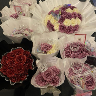 ช่อดอกกุหลาบกลิตเตอร์ ช่อดอกกุหลาบ ของขวัญวันครบรอบ ฟรีมงกุฎ…