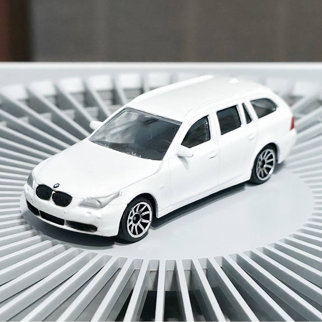 โมเดลรถเหล็ก มาจอเร็ตต์ Majorette แพ็คสั้น BMW Touring 5 E61 M5 สีขาว