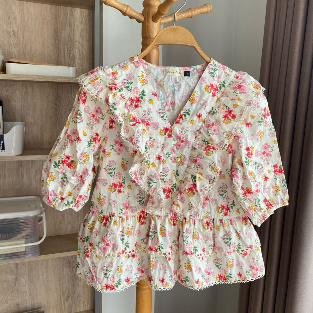 ส่งต่อ เสื้อลายดอก Brand Tiny Tale ผ้า Cotton ใส่สบาย Size M