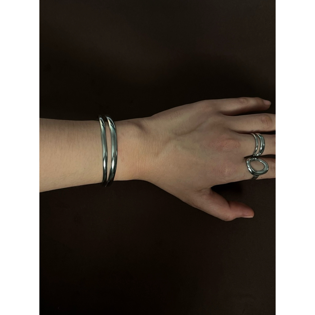 Stainless steel double-band hollow bangle - กำไลข้อมือเงินลายสองแถบกลวง ปรับขนาดได้