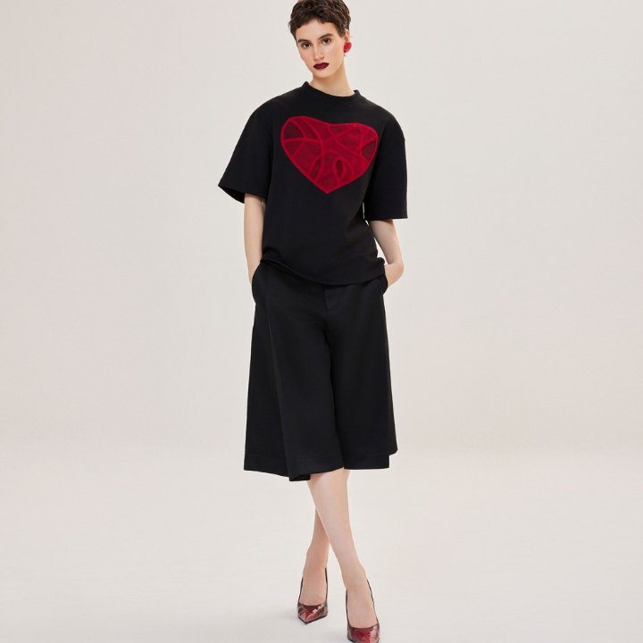 VSTU Store – CAOSTU – เสื้อยืด Curved Heart ทรงหลวม ผ้าฝ้าย