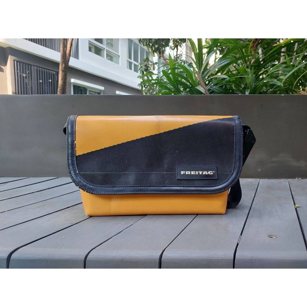 Freitag Hawaii เหลืองดำ