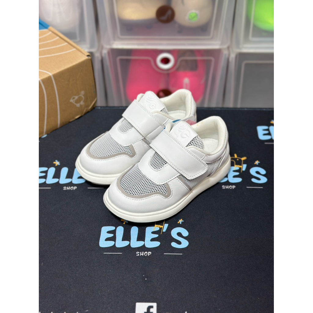 Littlebluelamb มือหนึ่ง ป้ายห้อย ครบกล่องค่ะ  : Size 7UK, 7.5UK, 8UK, 8.5UK (เท้าอูมแนะนำเผื่อไซส์)