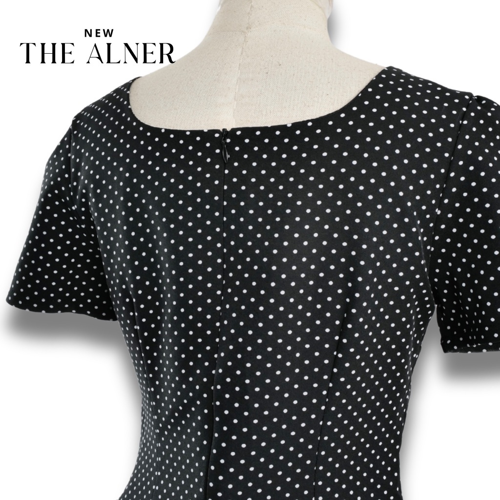 Thealner-AN856 (เซตเสื้อดำคอเหลี่ยมแขนสั้นแต่งดอกกางเกงขาสั้น) - รูปที่ 5