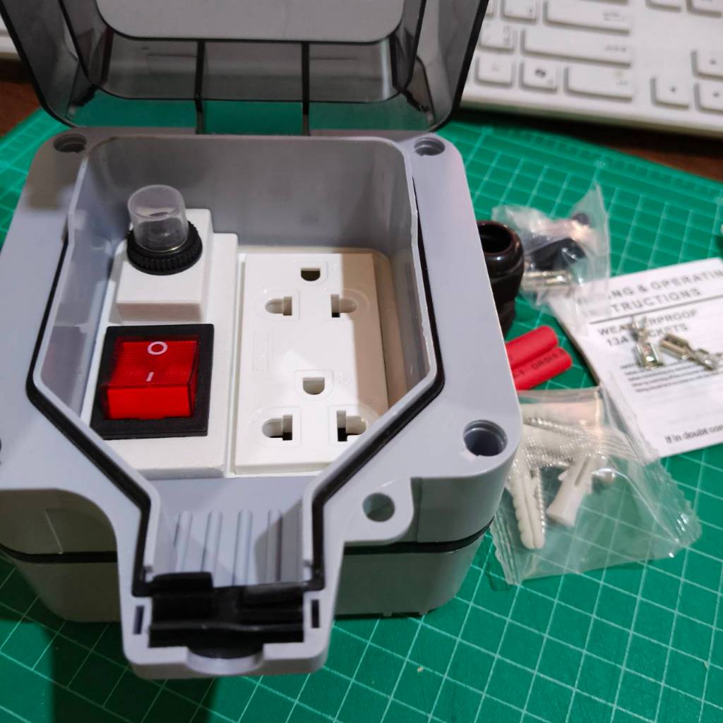 ปลั๊กไฟแบบเสียบใช้งานภาคสนาม กันน้ำ กันฝุ่น มาตรฐาน IP66 ปลั๊กไฟแบบต่อลงดินสอ กล่องพีวีซีรุ่น Suntec