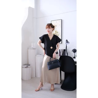 Lawyer Store [5301705] เสื้อคอวี แต่งอะไหล่ดอกไม้ งานผ้าทวิต มีซับใน เนื้อผ้าตัดสูทอัดกาว อยู่ทรง เสื้อคอปก เสื้อแขนยาว