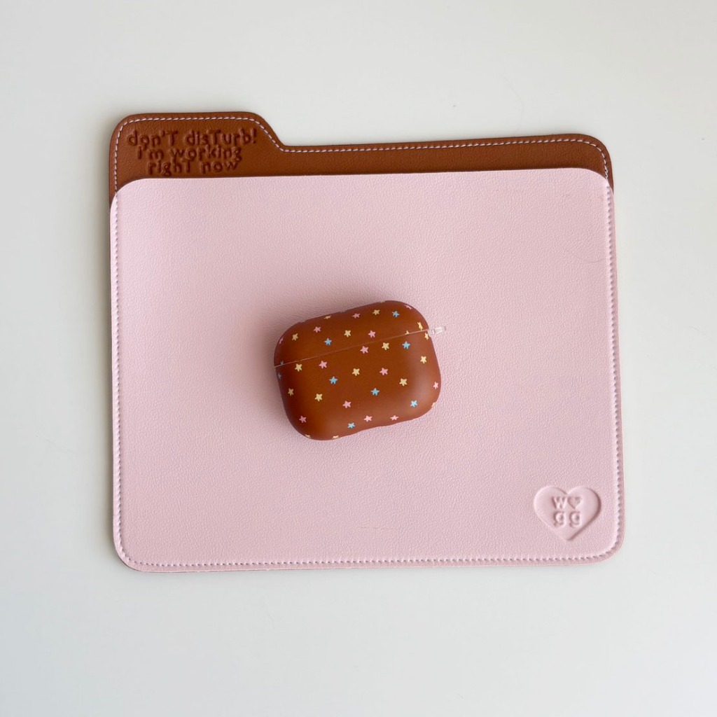 amuse stuff-⭐ AirPods Case – Brown Star เคสแอร์พอร์ตซิลิโคนเนื้อด้านพิมพ์ลาย