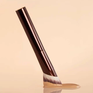 Hourglass long handle oblique Foundation Brush concealer brush Makeup Brushes เส้นใยนุ่มผมแฟชั่นการออกแบบแปรงหน้าเดียว