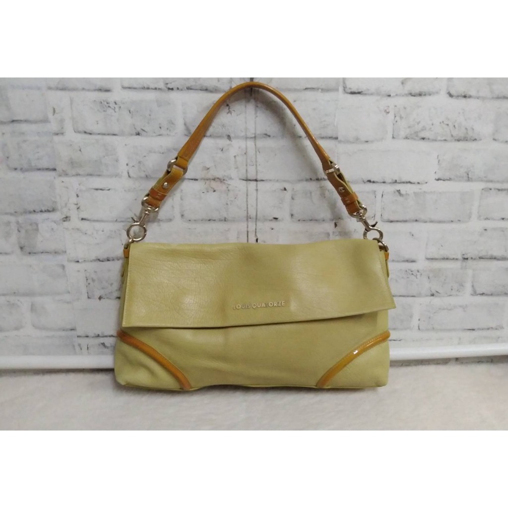 กระเป๋าหนังแท้ LOUIS QUATORZE 1ช่องหลัก มีช่องย่อย ราคา : 790 กว้าง 15นิ้ว สูง 8.5นิ้ว ฐาน 1.5นิ้ว