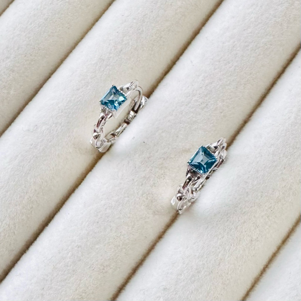 [พร้อมส่ง] ต่างหูห่วงโซ่เงินแท้ 925 ฝังพลอยบลูโทปาส(Blue Topaz) ขนาด 3*3 มิล