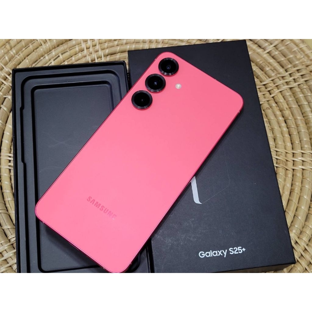 Samsung galaxy s25 plus 12/512 สีพิเศษ coralred ศูนย์ไทย ใหม่99%