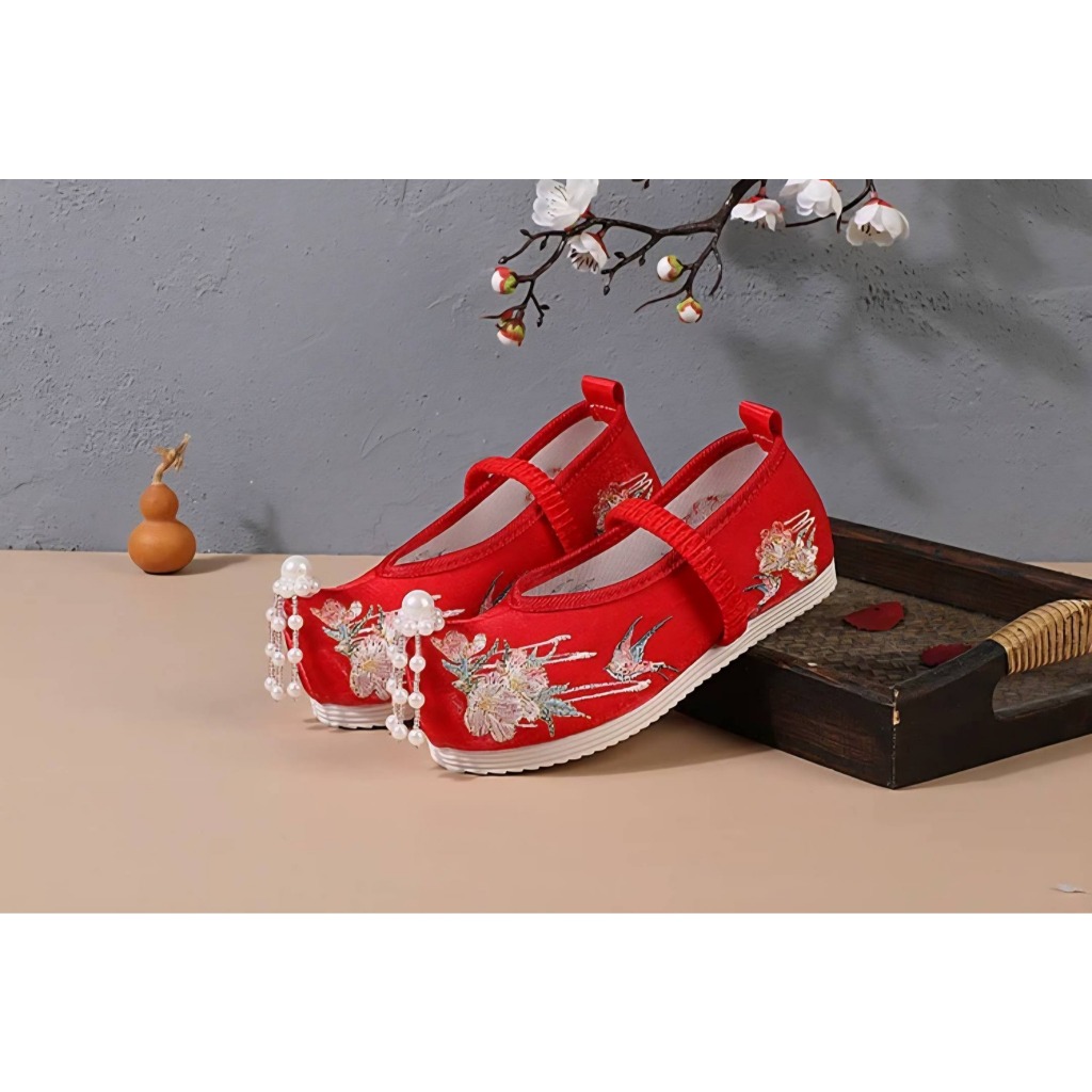 (พร้อมส่งในไทย) รองเท้าจีนโบราณเด็กหญิงสีแดงแต่งมุก รองเท้าฮันฟูเด็ก