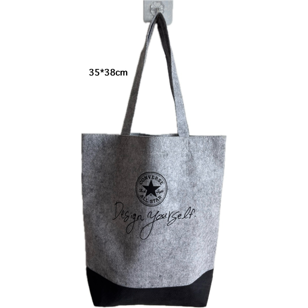 กระเป๋า สะพาย มือสอง ขายตามสภาพ  กระเป๋าโท้ท Converse All Star Design Yourself สีเทาและดำทำจากผ้าสัก