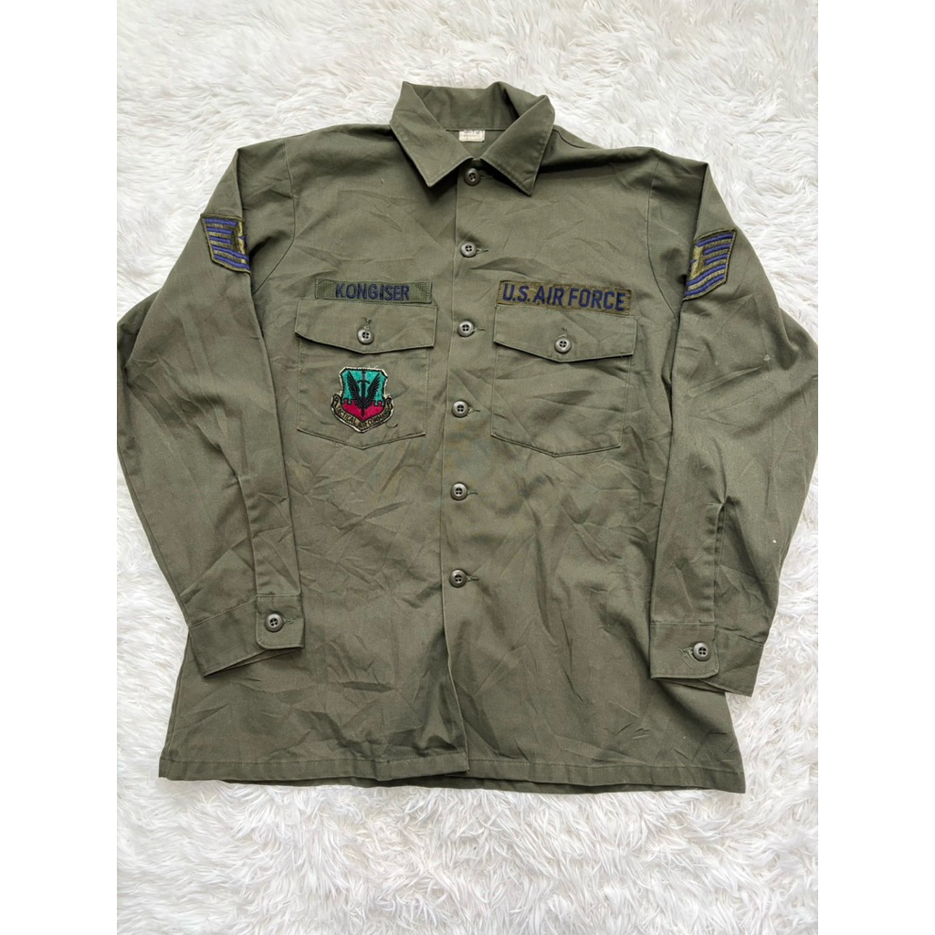 เสื้อทหารแขนยาวUSA OG507 ปี1983 รอบอก48“ยาว30”ไหล่17“แขน25”มือสองของแท้ตามภาพ