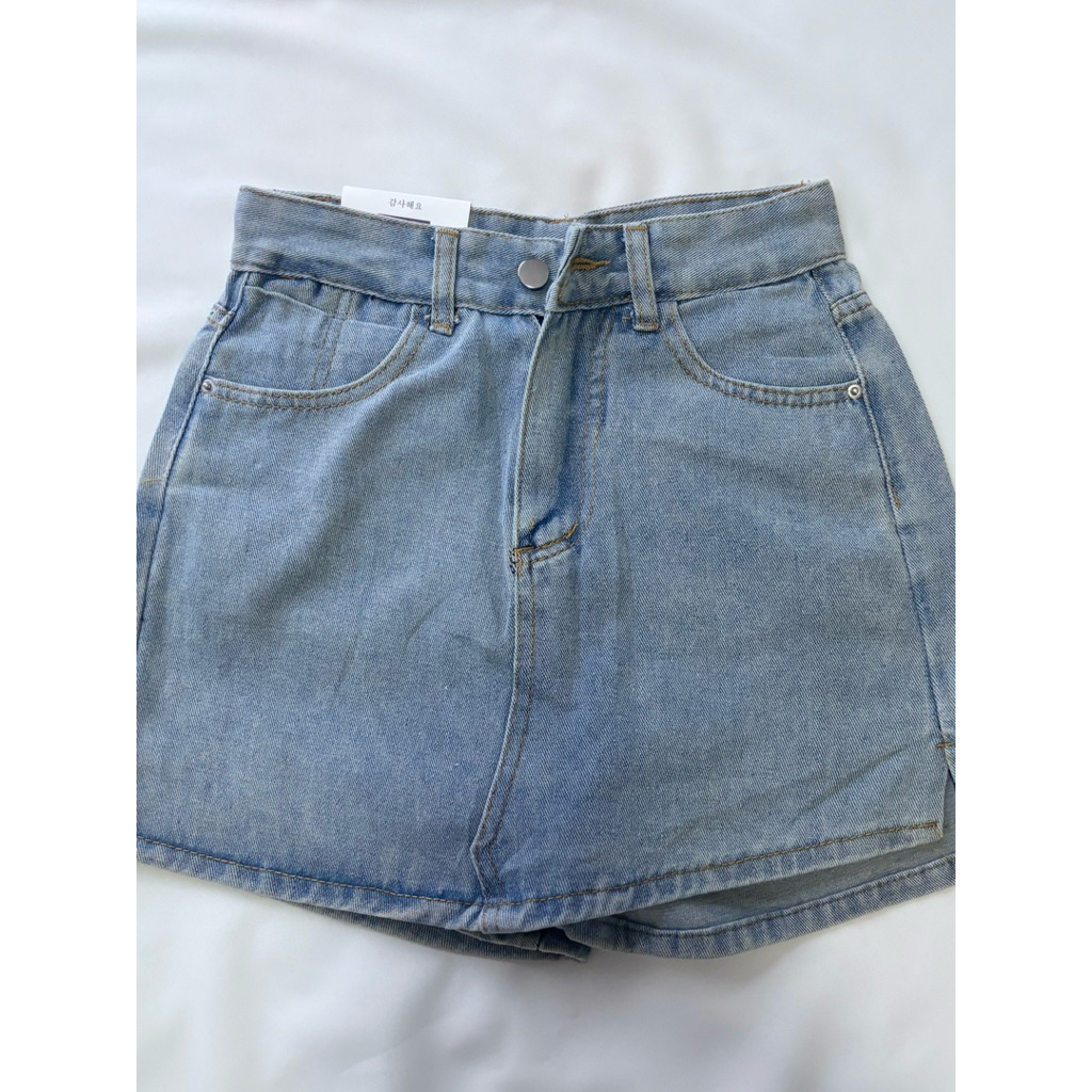 กระโปรงกางเกงยีนส์ เอวสูง สไตล์เกาหลี Size S (ตัวใหม่ ไม่เคยใส่ ป้ายห้อย Berlin)