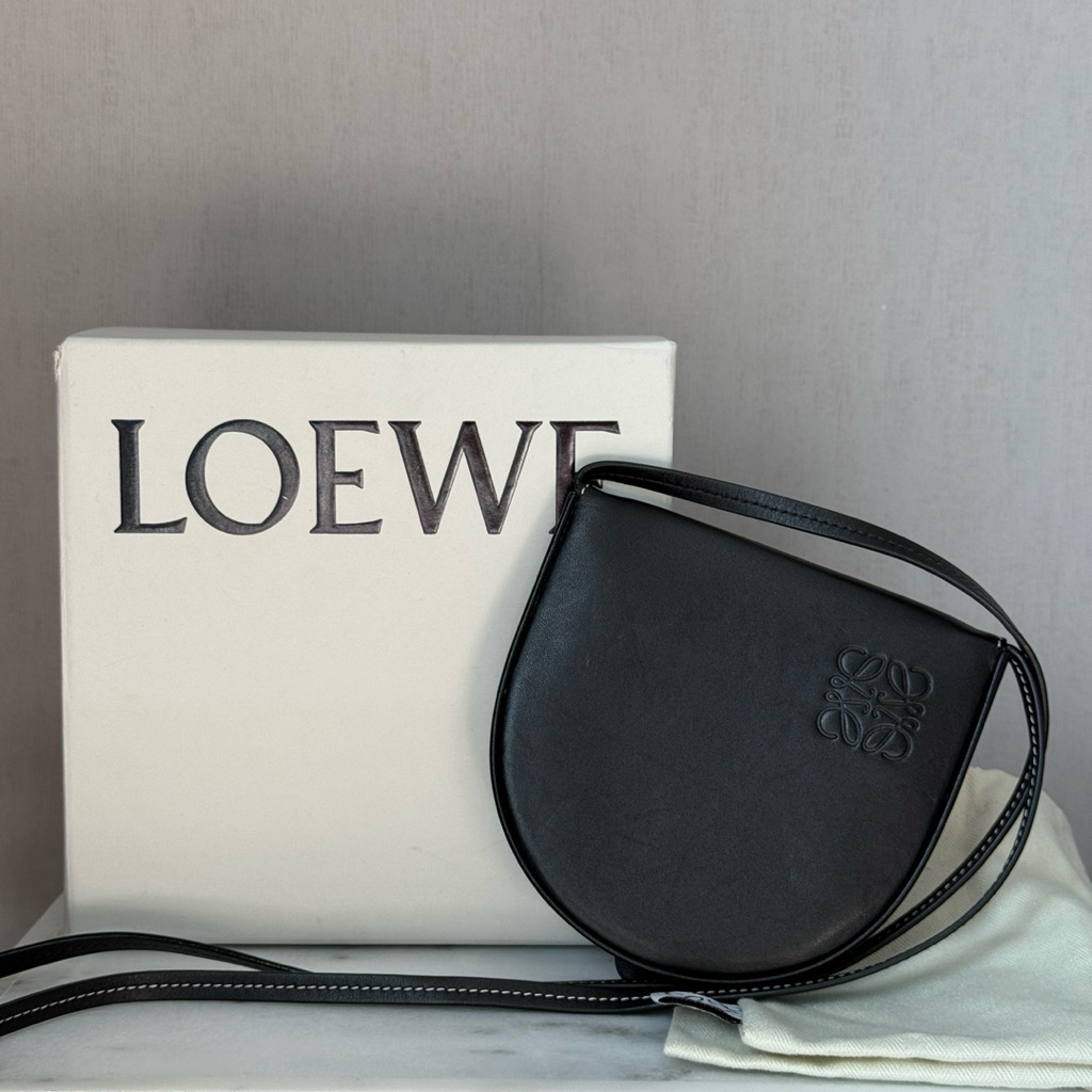 กระเป๋า Loewe Heel Pouch Mini สีดำ ปี2020 มือสอง แท้100%