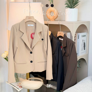 POI Mellow Crop เสื้อสูทคอปกแขนยาวกระดุม ผ้าเกรดสั่งตัด อยู่…