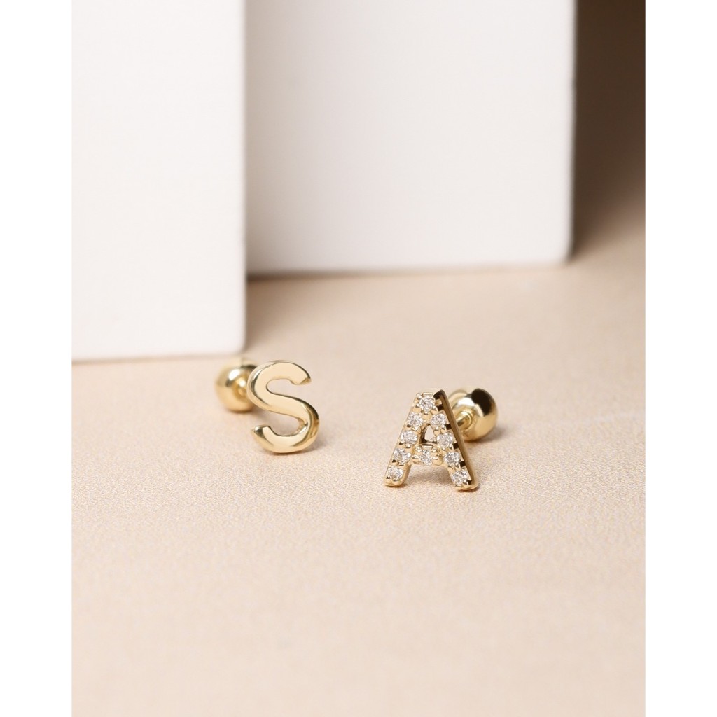 Grace Fine Jewelry حلق ذهب 9K بالحرف الأول حسب الطلب — صورة 7