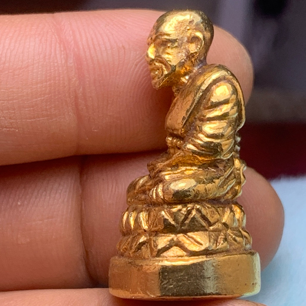 หลวงปู่ทวดบัวรอบ เนื้อกะไหล่ทอง วัดช้างไห้ - รูปที่ 3