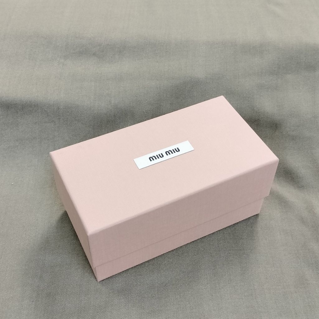 กล่องแว่นแบรนด์ miu miu มือสองสภาพโอเค