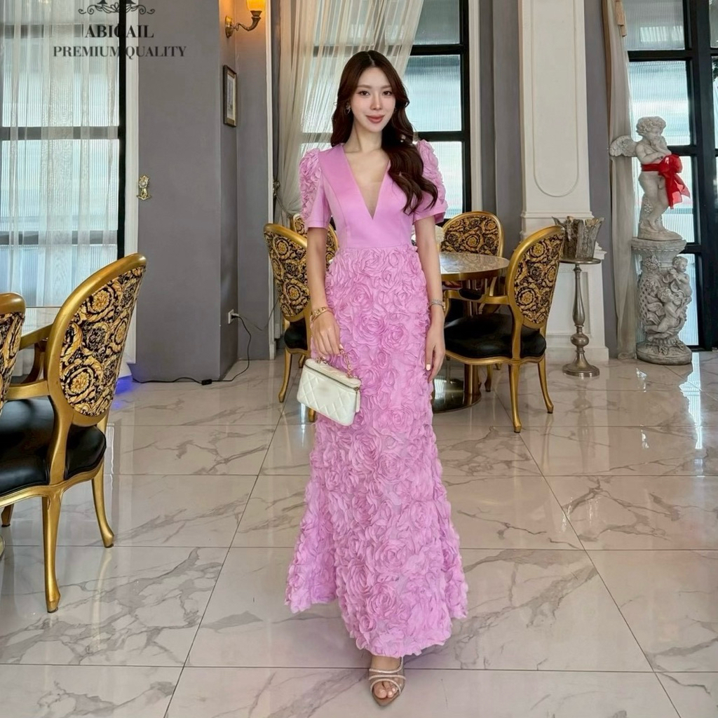 เดรสหางปลาตัวยาว เสื้อคอวีเสริมฟองน้ำ ตัวกระโปรงเป็นผ้าดอกกุหลาบแบบ3D ซิบหลังมีซับในทั้งชุด #abi