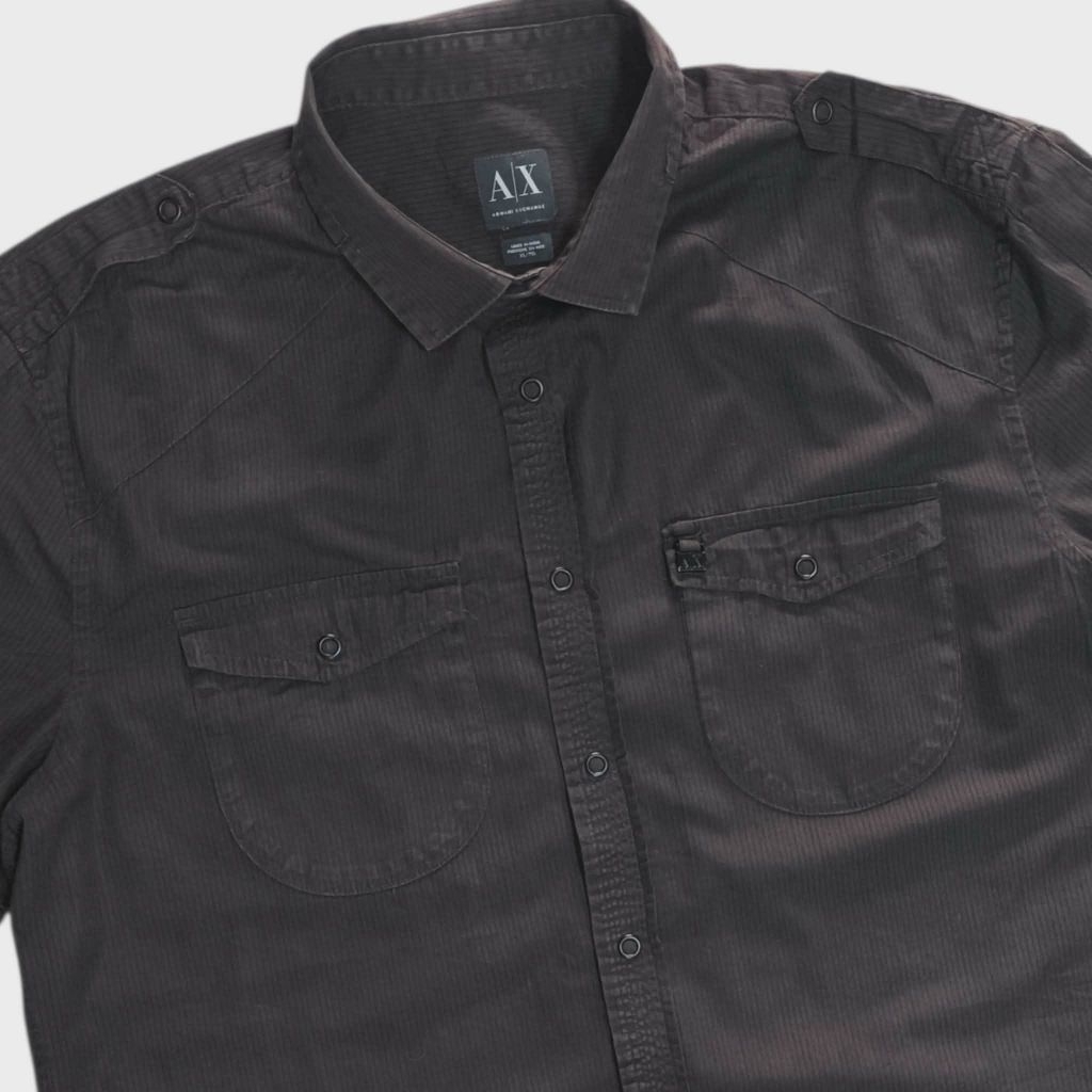 A/X EXCHANGE เชิ๊ตแขนสั้นสีน้ำตาลเข้ม สภาพสวยไม่มีตำหนิอก 48 นิ้ว ไหล่ 19.5นิ้วความยาวตัว 27.5นิ้ว ม