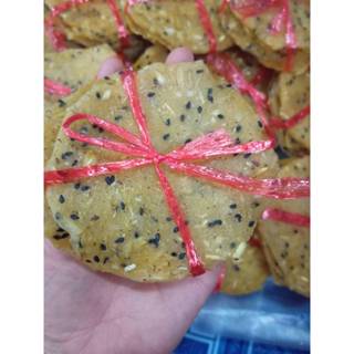 ข้าวเกรียบงาดำมะพร้าว 1 มัด 7 แผ่น