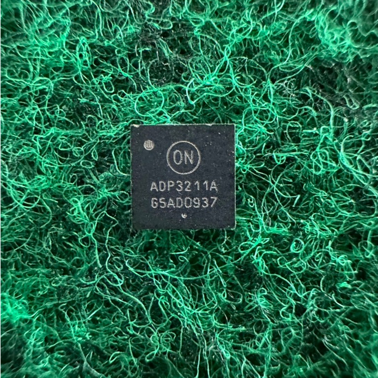 ADP3211A , ADP3204 , AXP288C , ANX1121 , AUO P301-40 ,  จำนวน   1 ตัว