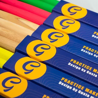 Gusta ไม้กลอง รุ่น Grip Fluorescent เกรดพรีเมียม 5A / 5B ไม้คัดเกรดพิเศษ ด้ามจับหนึบ ไม่หลุดมือ สีสะท้อนแสงโดดเด่น