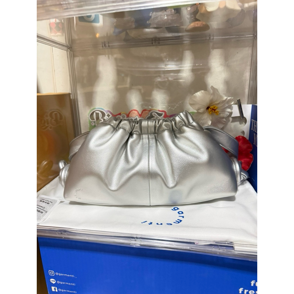 ส่งต่อ GARMENTI - GYOZA BAG สีเงิน สภาพ99%