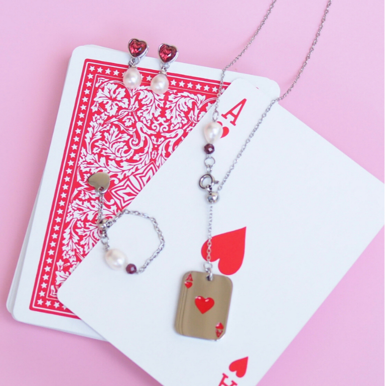 just gleam things - Ace of hearts mini collection เซ็ตต่างหูสร้อยคอแหวนจากมุกและโกเมน