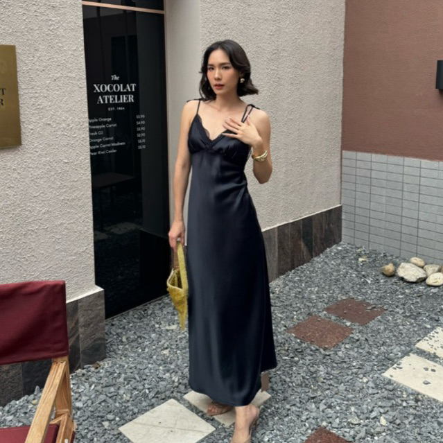 Luciana Dress เดรสซาตินแต่งลูกไม้ สวยหรู เซ็กซี่ ใส่ได้หลายโอกาส