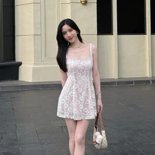 Kaelyn- (Pre จัดส่ง 3 วัน) ROSELLE ชุดเดรสสั้นลายลูกไม้กุหลาบ