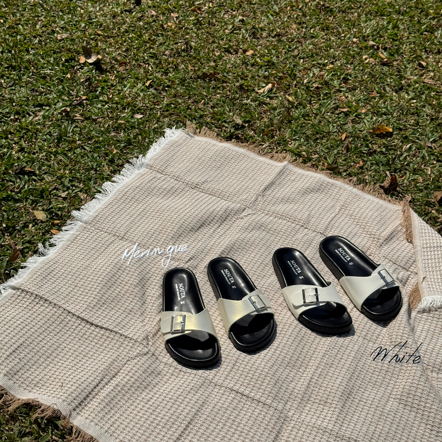The Blackii Sandals  - Souta.shoes รองเท้าแตะแบบสวม พื้นนิ่ม รุ่นพื้นดำ รูปที่ 3