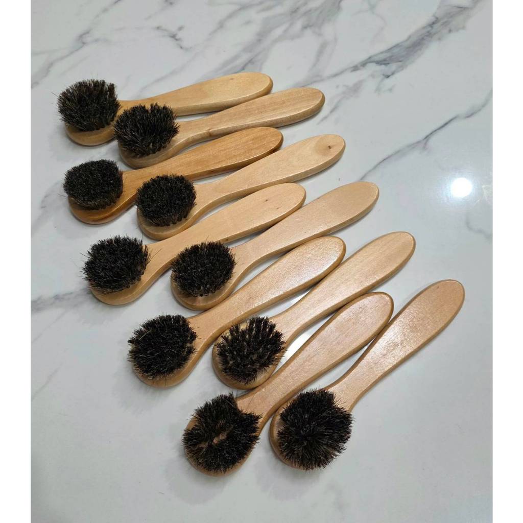 ขายถูกๆ แปรงขนม้า เกรดบี มีตำหนิ ขนหลุด 2-4 รู ด้ามจับ 17.5 ซม ทำความสะอาดรองเท้า กระเป๋า