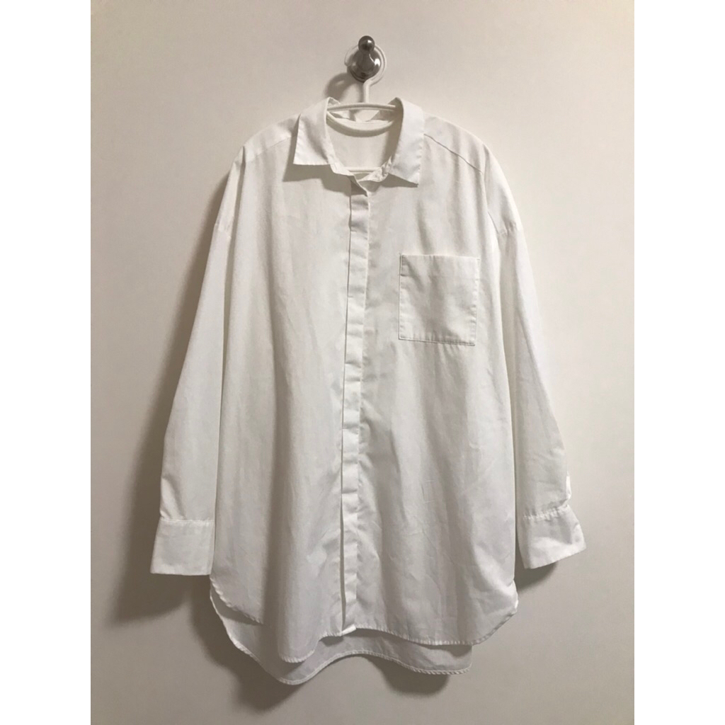 GU เสื้อเชิ้ตคอปก oversized สีขาว