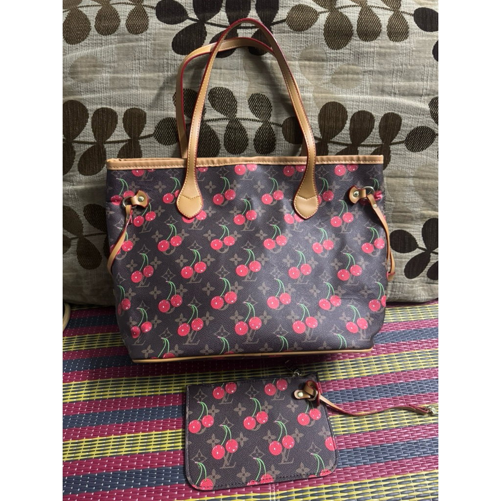used lv cherry tote bag   หนังแท้  งานตู้ งานลุ้น