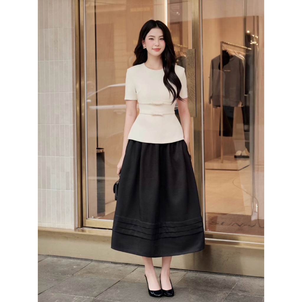 🌟Set2 ชิ้น เสื้อสีครีมแขนสั้น แมตช์กับกระโปรงสีดำ (ticha)🌟