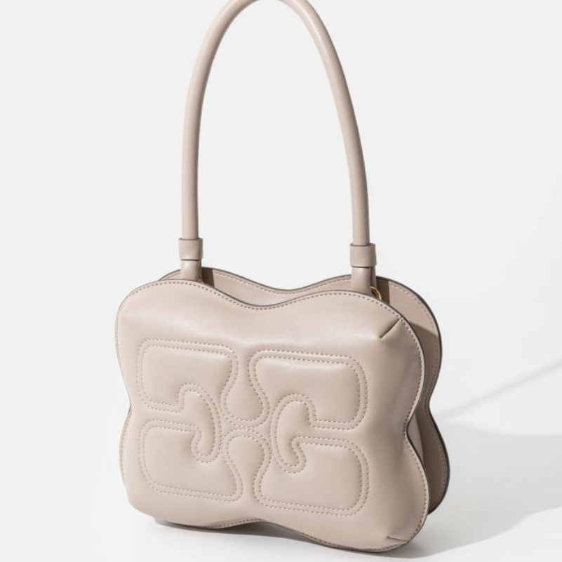 (ส่งด่วน) พร้อมส่ง กระเป๋า Ganni สีเบจ รุ่น Beige Butterfly Bag