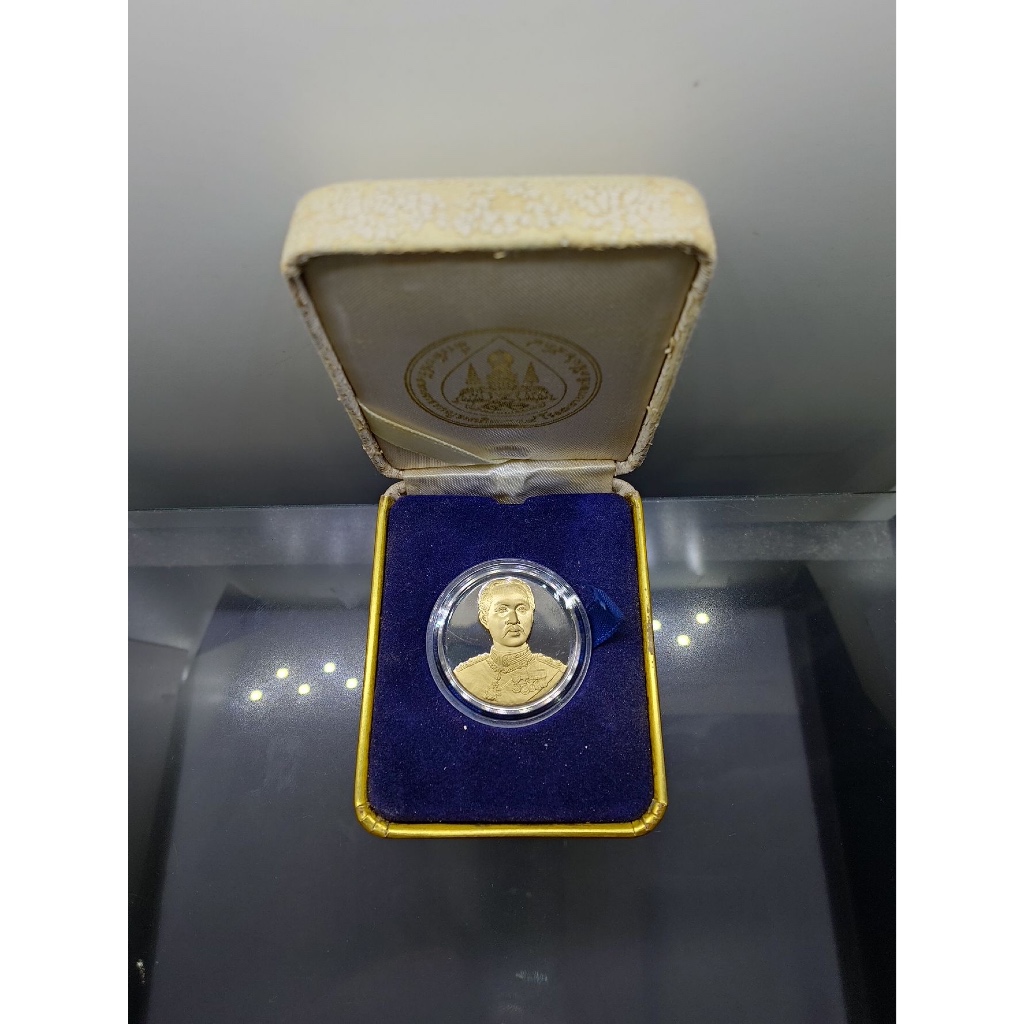 เหรียญคามิโอ เงินขัดเงา หน้ากากทองคำแท้ ที่ระลึก"สร้างอาคารกาญจนาภิเษก ร.9" เฉลิมพระเกียรติ รัชกาลที