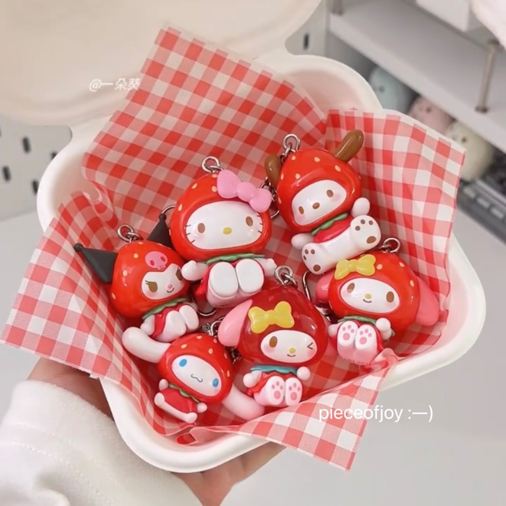 (🍓🍰พร้อมส่งด่วนในไทย) แบบสุ่มพวงกุญแจ : Sanrio  - Strawberry