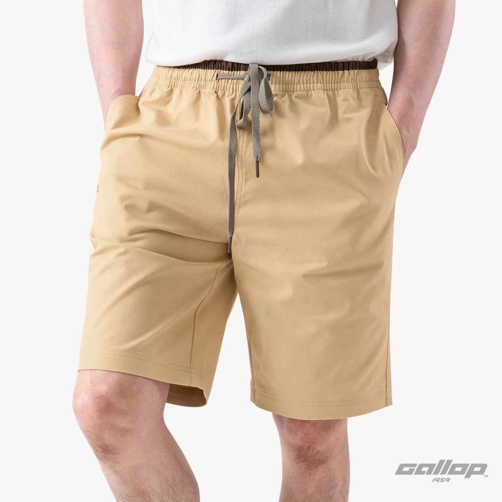 GALLOP : CASUAL SHORTS กางเกงขาสั้นต่อขอบผู้ชาย เอวยางยืด มีเชือกรูด สี Khaki - กากี (GAS26SR02001)