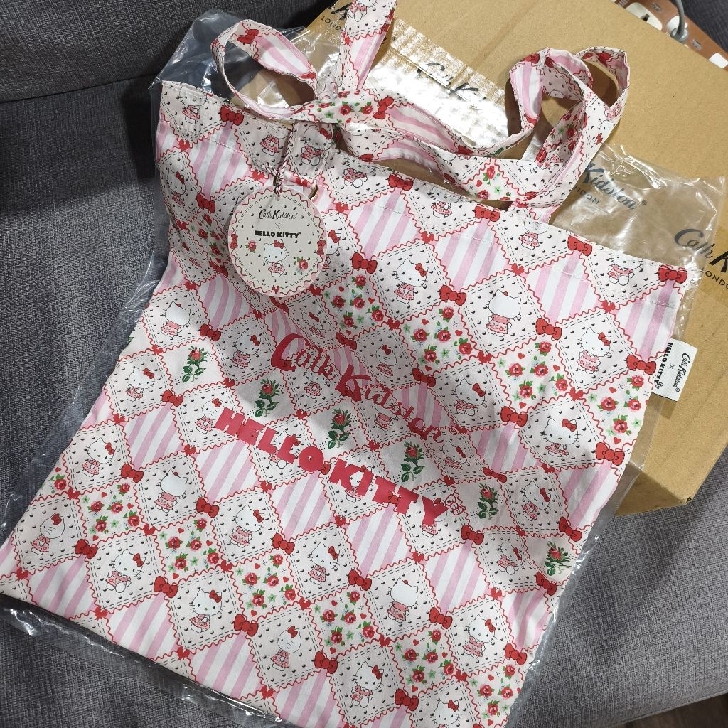 (พร้อมส่ง) Cath Kidston x Hello Kitty (แท้ )กระเป๋าผ้าคิดตี้สีชมพู ของขวัญวาเลนไทน์