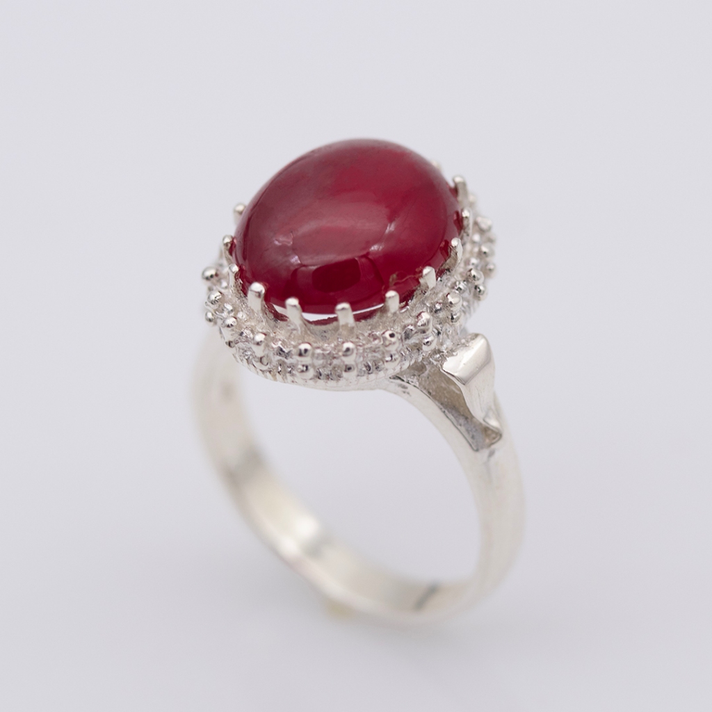 แหวนพลอยทับทิม(Natural Ruby) สีชมพูแดง จากประเทศโมซัมบิก ตัวเรือนเงินแท้ 92.5%ชุบทองคำขาว ไซส์นิ้ว 56 หรือเบอร์ 8 US