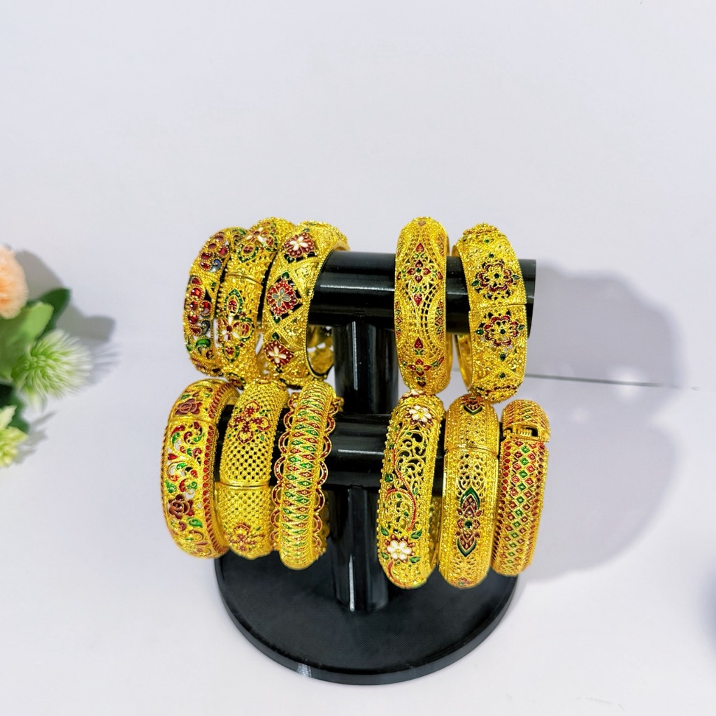 กำไลสีทองลงยา ลวดลายคมชัดสวยงาม ดีไซน์ประยุกต์ไทยแท้ เหมาะกับชุดไทย