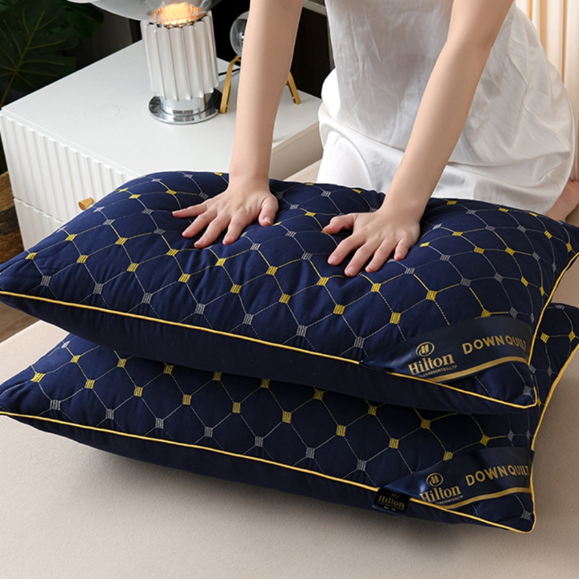 หมอน หมอนโรงแรม 48*74CM หมอนโรงแรมแท้ เส้นใยสังเคราะห์โพลีเอสเตอร์100% นุ่มสบาย ไม่ปวดคอ มอนหนุนแก้ปวดคอ นุ่มนวลและฟู