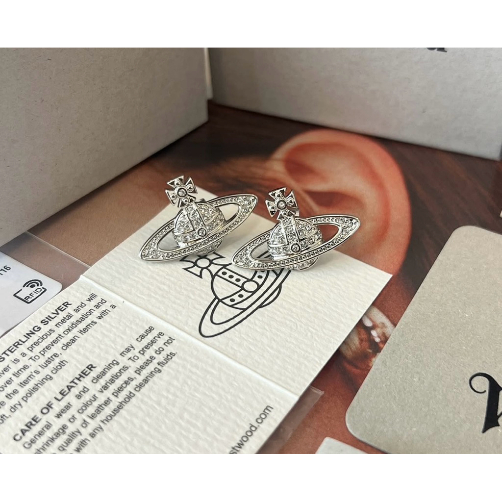 [งานแท้]ต่างหู Vivienne Westwood  ✨ อุปกรณ์ครบกล่อง